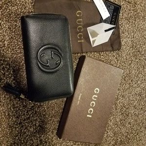 Black wallet gently used